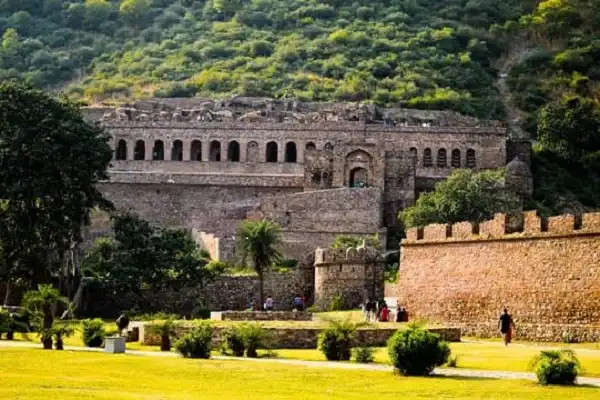 delhi to bhangarh cabs